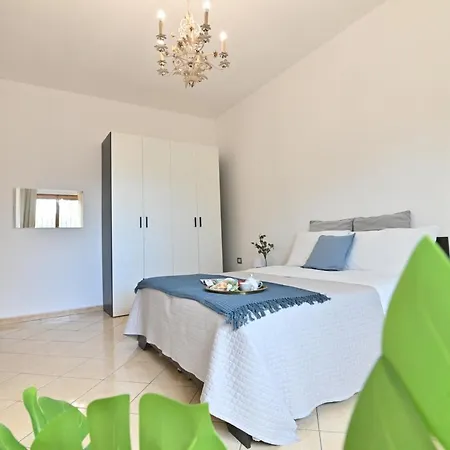Izzhome Flamingo Apartament *