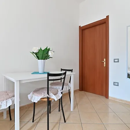 Izzhome Flamingo Apartament *