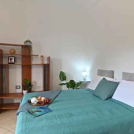 Izzhome Flamingo Apartament *