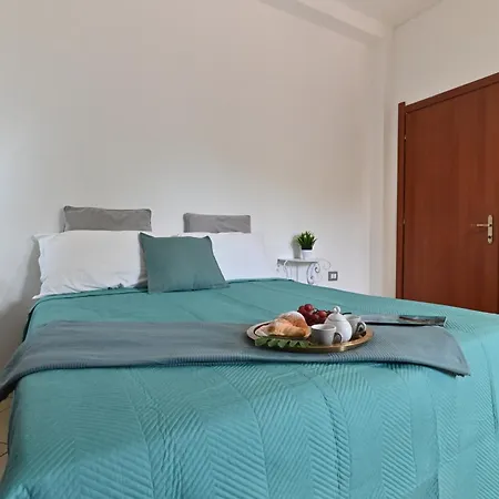 Izzhome Flamingo Apartment