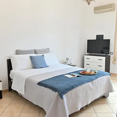 Izzhome Flamingo Apartment